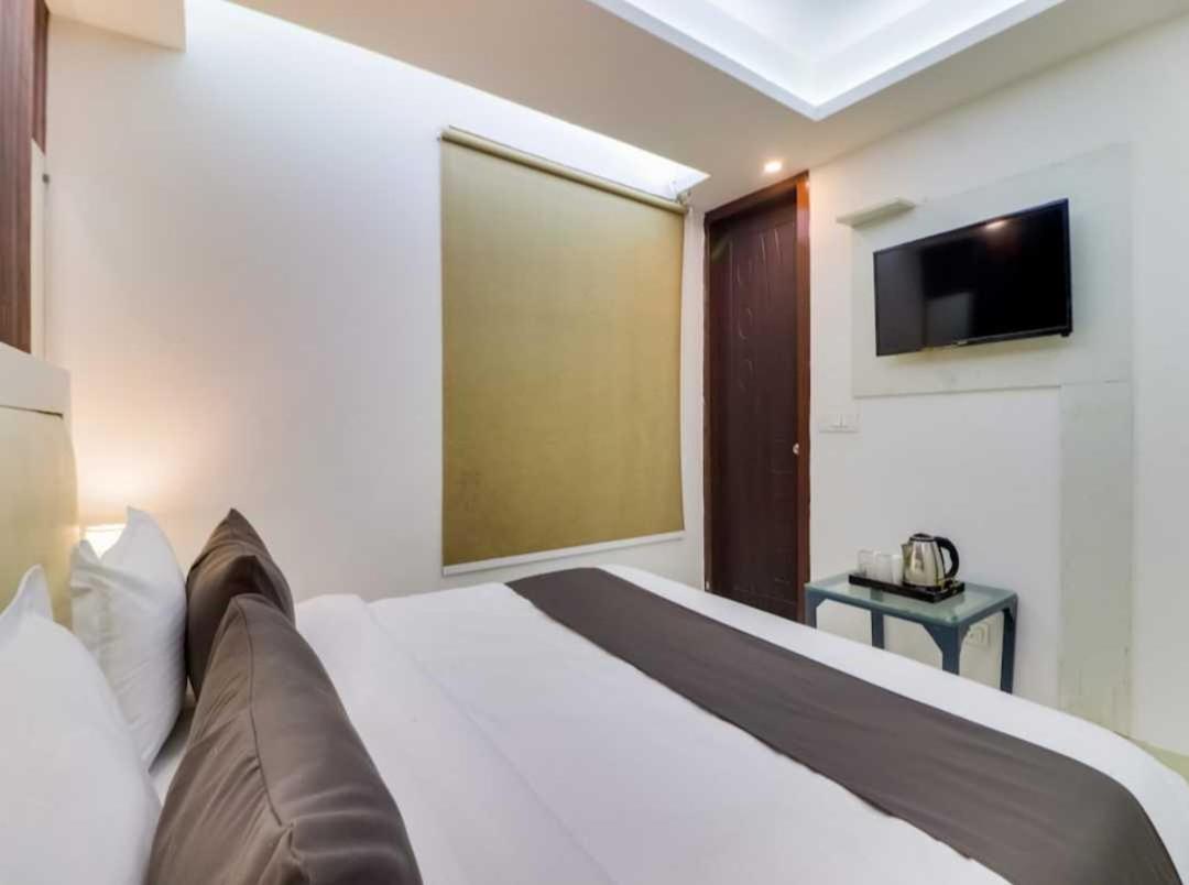 Hotel O Galaxy Stay Нью-Дели Экстерьер фото