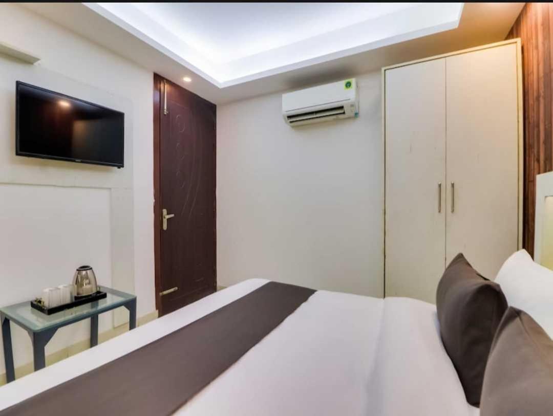 Hotel O Galaxy Stay Нью-Дели Экстерьер фото