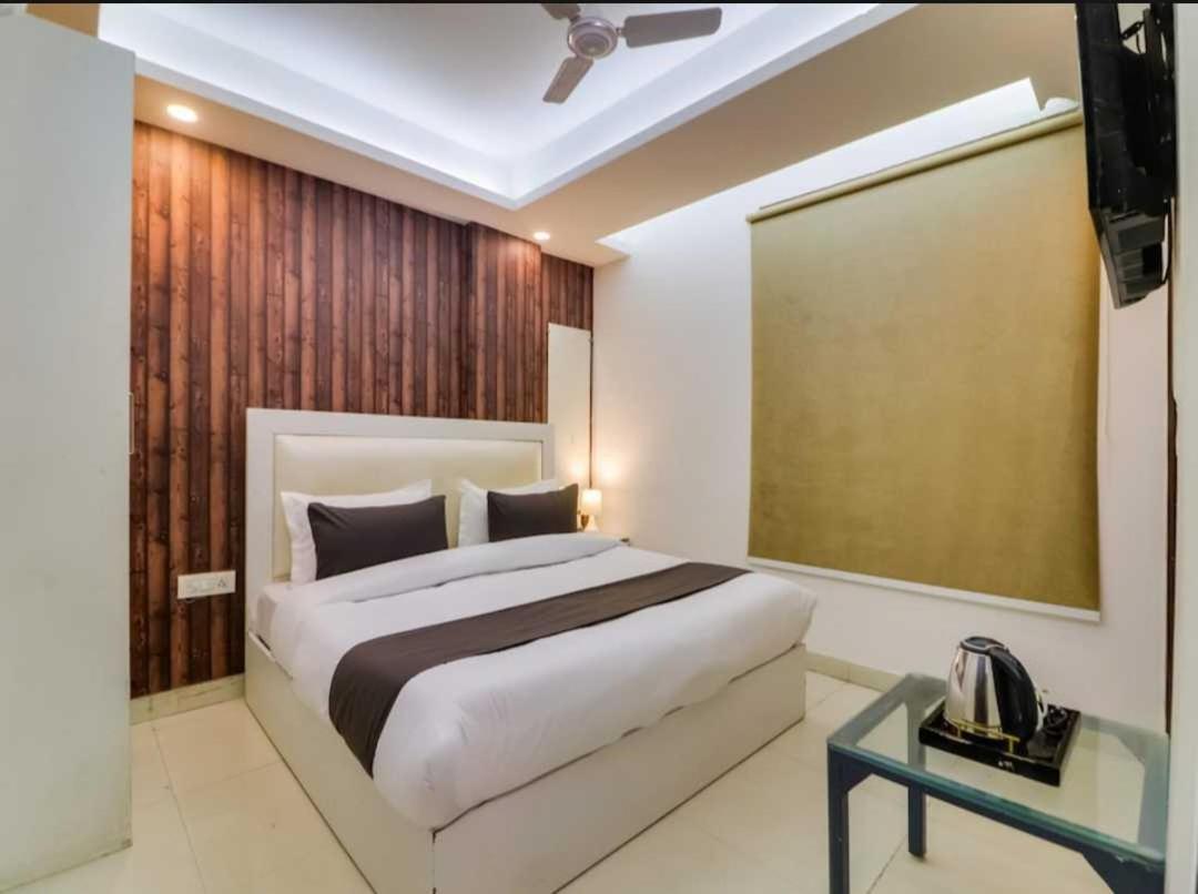 Hotel O Galaxy Stay Нью-Дели Экстерьер фото