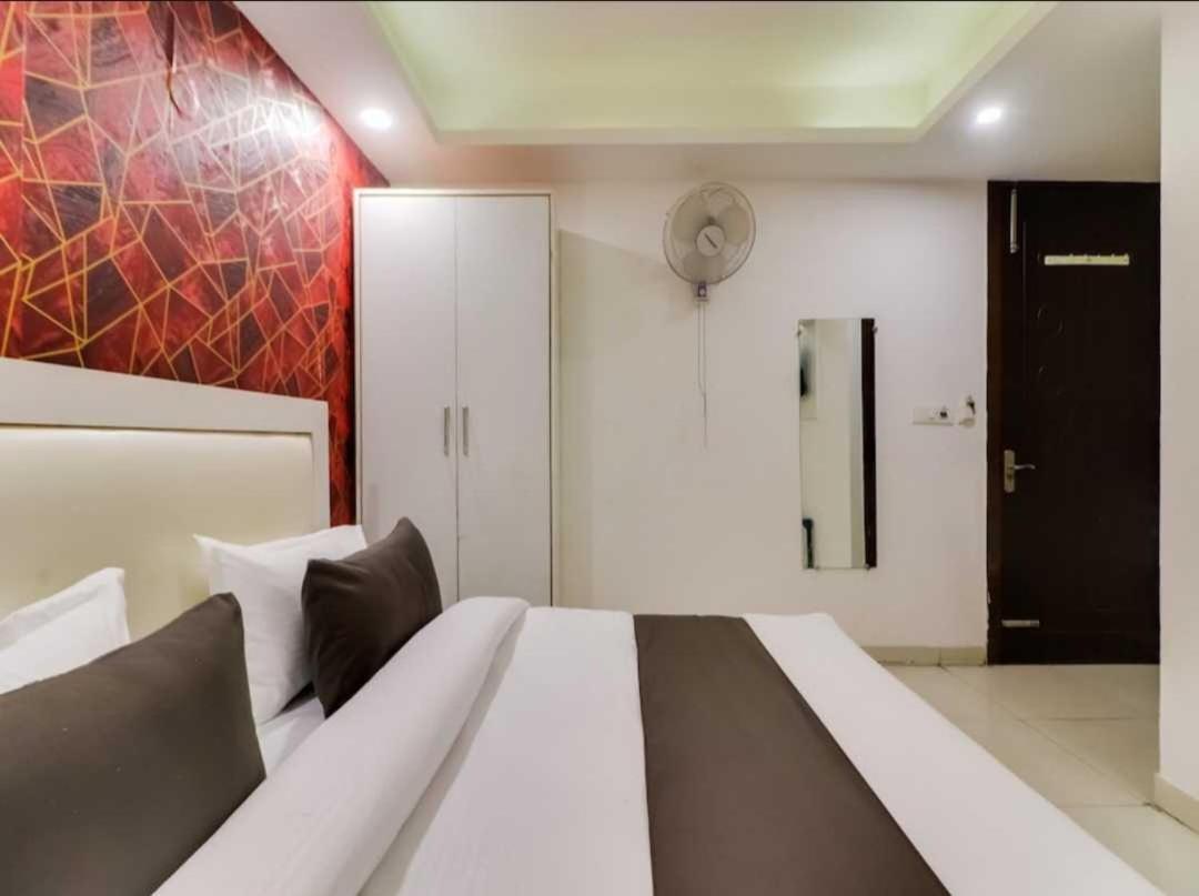 Hotel O Galaxy Stay Нью-Дели Экстерьер фото