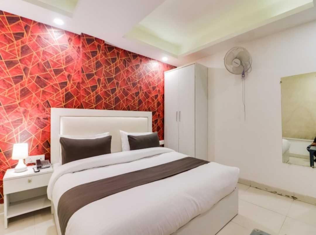 Hotel O Galaxy Stay Нью-Дели Экстерьер фото