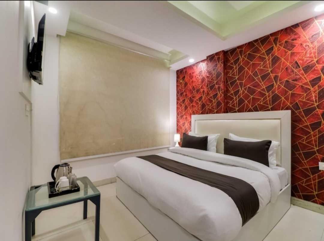 Hotel O Galaxy Stay Нью-Дели Экстерьер фото