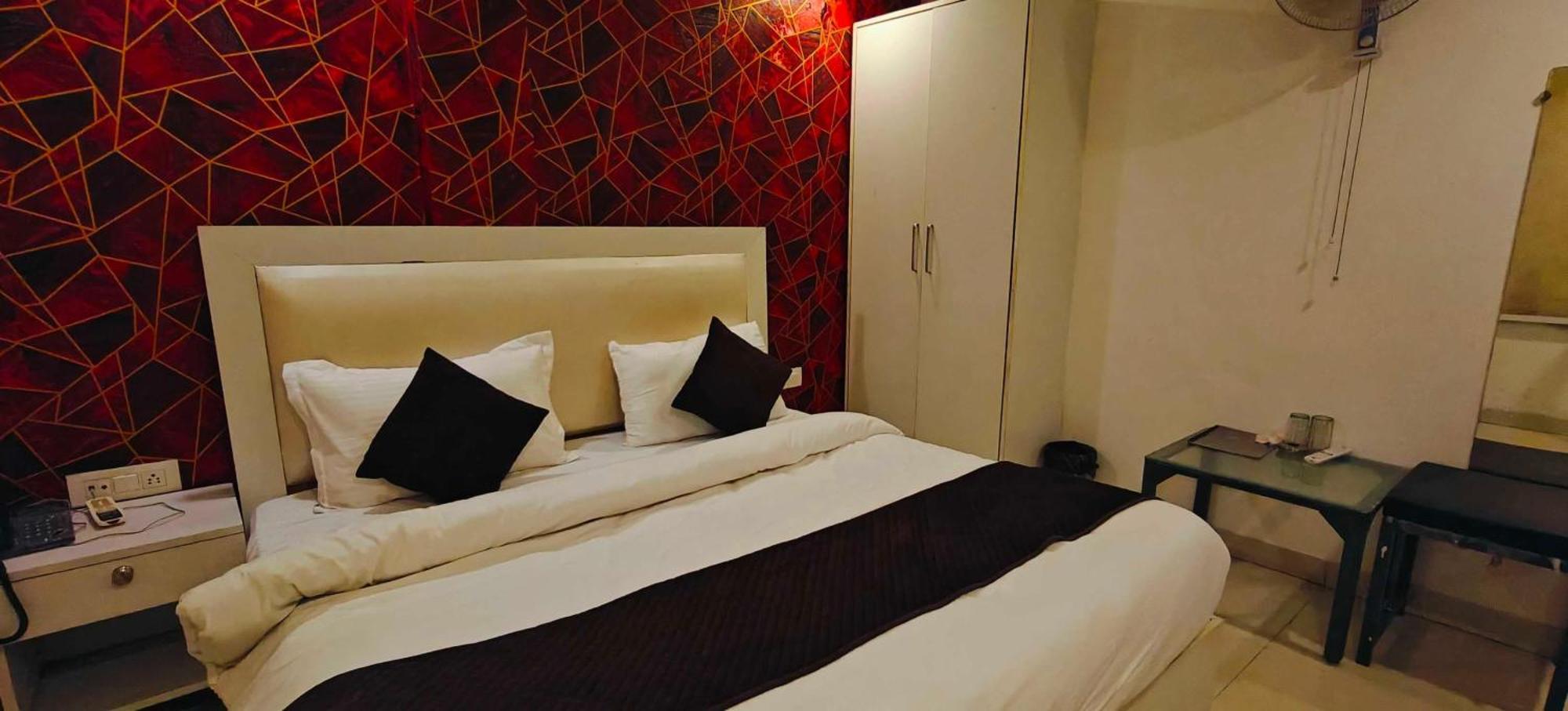 Hotel O Galaxy Stay Нью-Дели Экстерьер фото