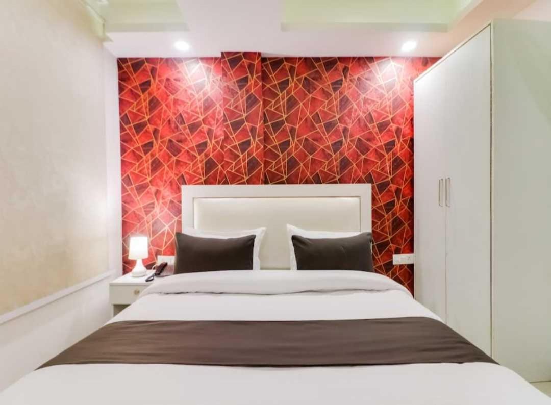 Hotel O Galaxy Stay Нью-Дели Экстерьер фото